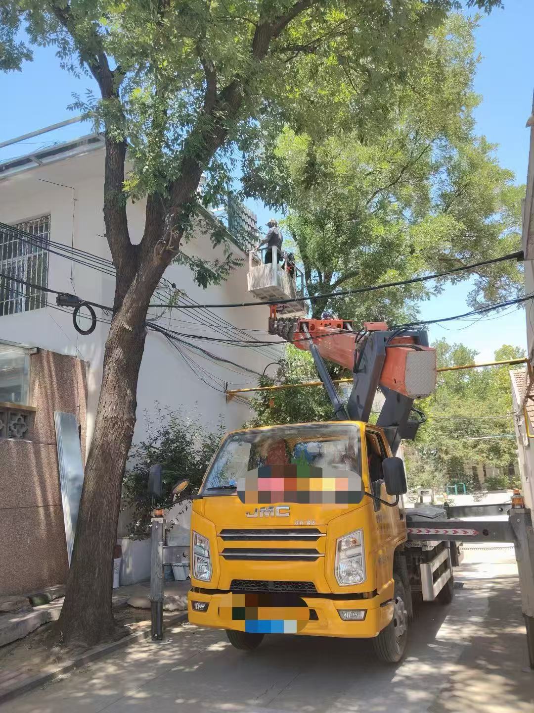 矿区高空作业车能吊装重物吗？最大承载多少公斤？