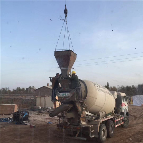 矿区“精准瞄准”—— 吊车的 “定位导航” 技术