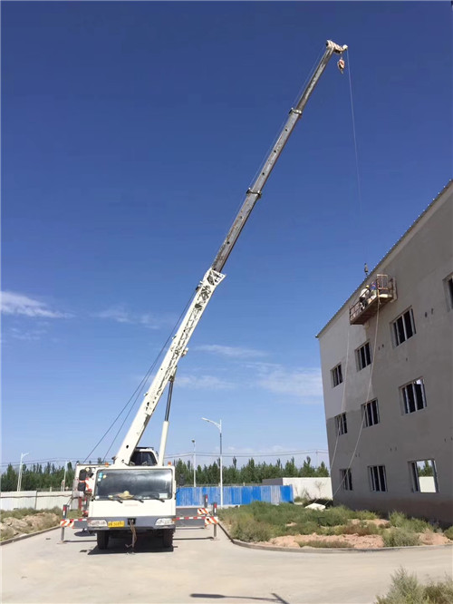 矿区“轻装强干”—— 吊车的 “轻量化臂架” 技术